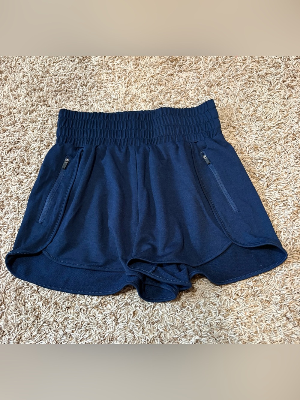 HALARA High Waisted Curved Hem Casual Sweat Shorts Womens size small NWT!!! Navy
